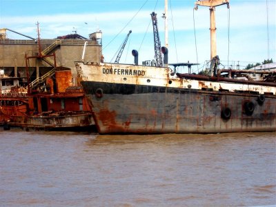 rusted out ship on Rio El Tigre