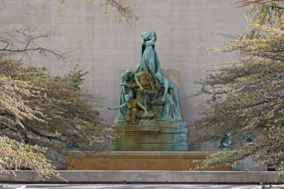 GREAT LAKES FOUNTAIN: GARDEN OF ART INSTITUTE