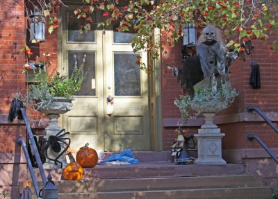 ARTFUL DECORATIONS