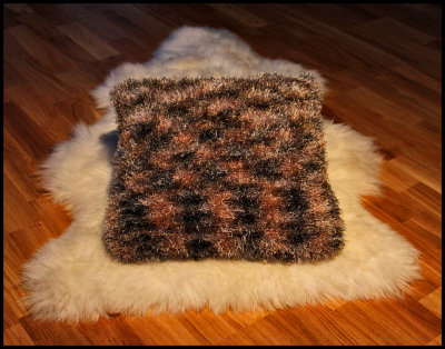 Knitted pillow