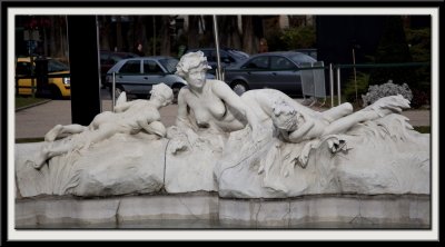 Paris: Grand Palais and its Statues