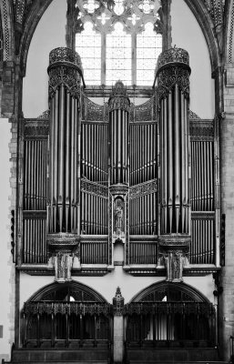 Pipes bw