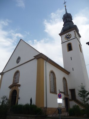 Die evangelische Dorfkirche  P1020747.JPG