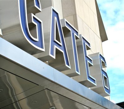D Train gate