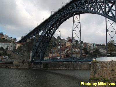 Bridge over the Duro river Portugal.jpg