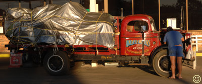 DSC_6778 Old truck at Barcaldine servo.jpg