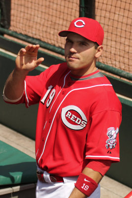 Joey Votto waves to the crowd