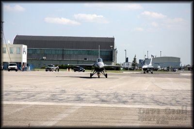 Pair of USAF F-16 arrive