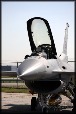 F-16 with cockpit hatch open