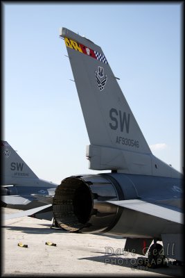 Single jet thruster of the F-16