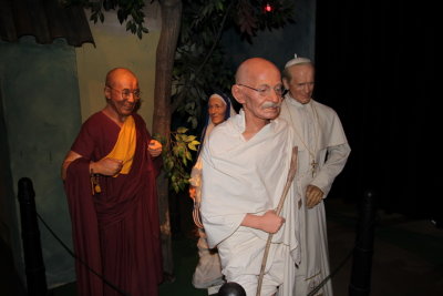 Dalai Lama, Mother Teresa, Ghandi, Jan Pavel II