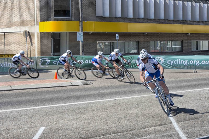 ANOTHER TEAM AT SPEED TAKING THE 180 DEGREE TURN