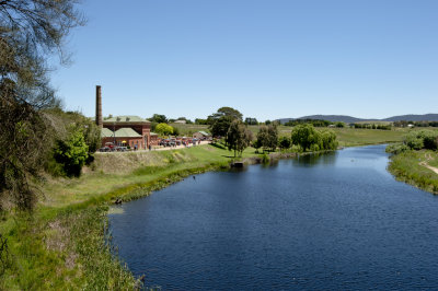 LOOKING UPSTREAM ON THE WOLLONDILLY TOWARDS THE TRACTORS PARKED AT THE OLD PUMP HOUSE.
