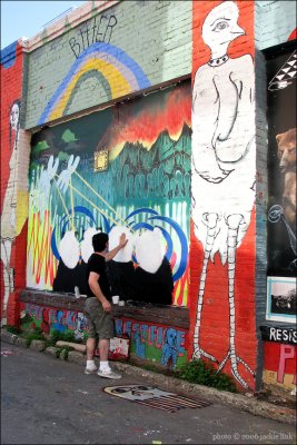 Clarion Alley muralist 2006.jpg