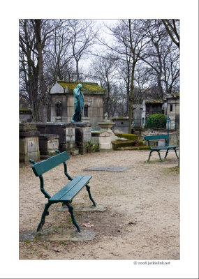 Paris-Pere Lachaise-benches.jpg