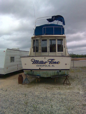 Ginasboat.jpg