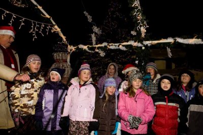 Tree_Lighting-3050.jpg