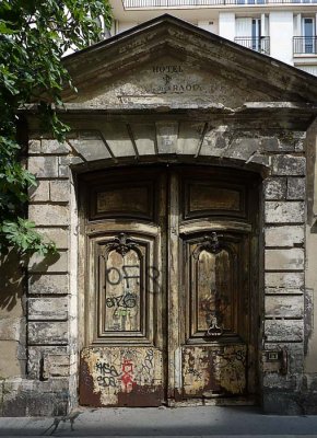 Porte cochre d'un ancien htel particulier, Paris