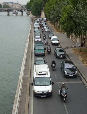 Quai de la Seine : autoroute  trois voies...