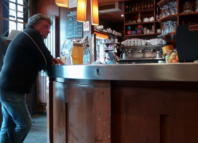Au Bar d'Orsay, un pilier peut-tre