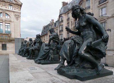 Devant le Muse d'Orsay