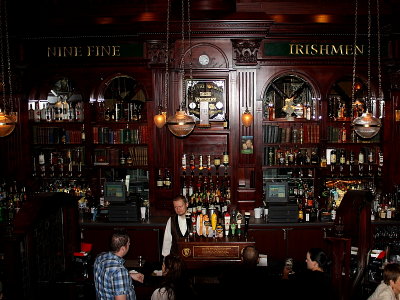 Nine fine irishmen pub 