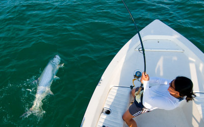 Dee with beach tarpon boatside 2009-05-25