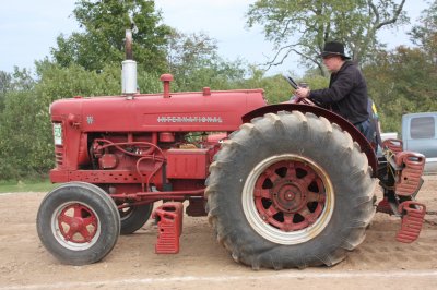 antique_tractor_pull