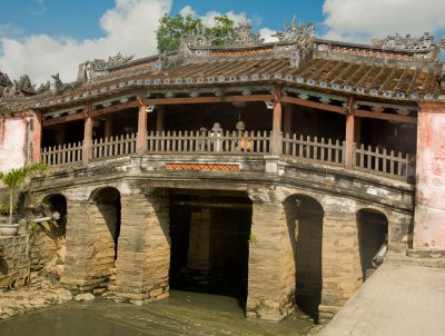 350+ year old Japanese Covered Bridge linked Hoi An's ethnic Japanese and Chinese communities