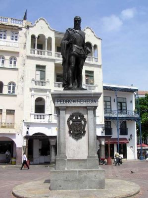 Statue of Pedro Heredia in Plaza de Los Coches