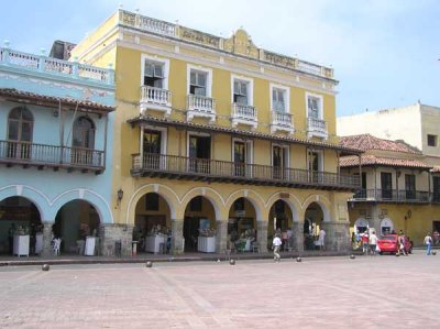 Portal de los Dulces in Plaza de Los Coches