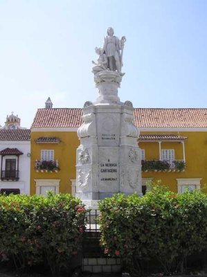 Statue of Christopher Colombus in Plaza de la Aduana