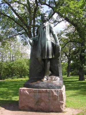 Gunnar Wennerberg Statue