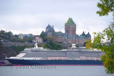 Queen Victoria_ Southampton ( First visit  at Quebec)  90,000 Tonnes  964,5pi  (294 m) 2,014 passengers & Chteau Frontenac 