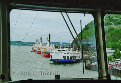 Regard sur le fleuve