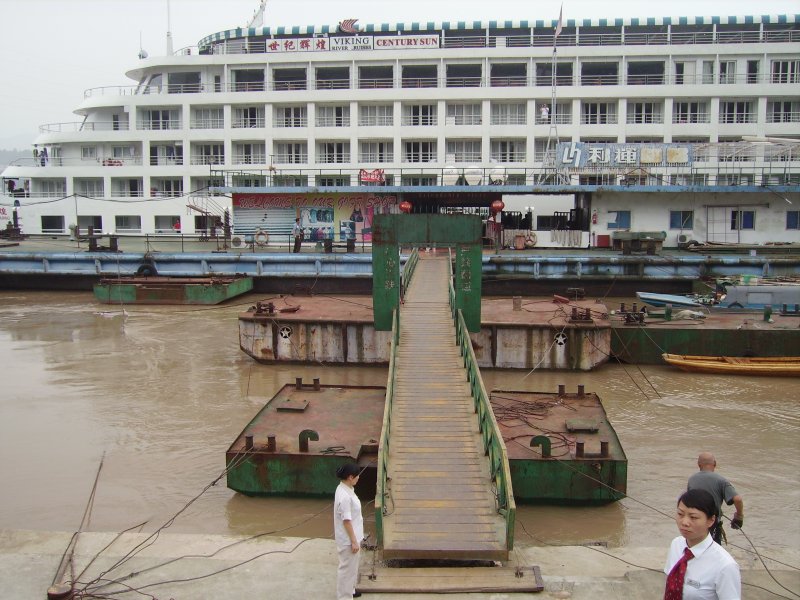 P7140202b Getting on n off the ship was interesting because of the flooded river.JPG