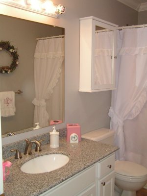 Newly decorated main bath with granite and crown molding.JPG