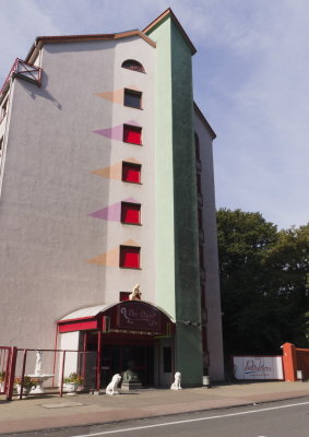 colognepetitbijoubrothel-sk.JPG