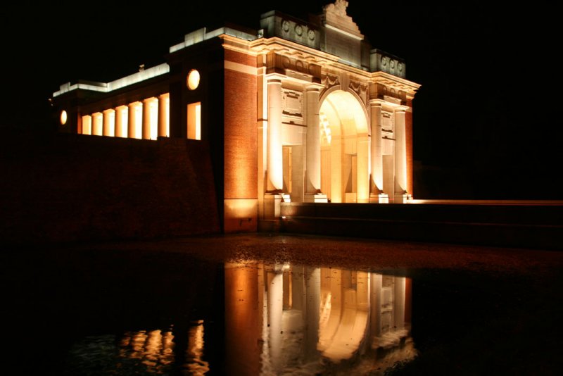 Menen Gate by night