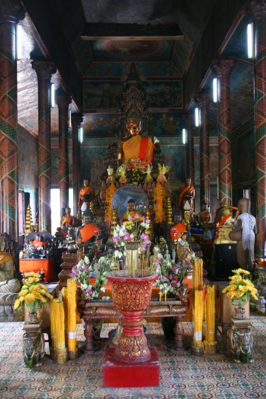 inside Wat Phnom