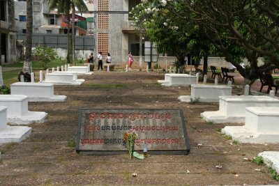 Tuol Sleng S.21 - Graves of the last 14 victims