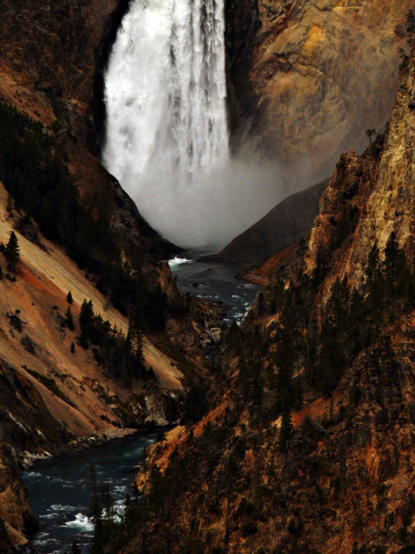 (Example D) Lower Falls of the Yellowstone River, 250mm medium telephoto range, vertical framing