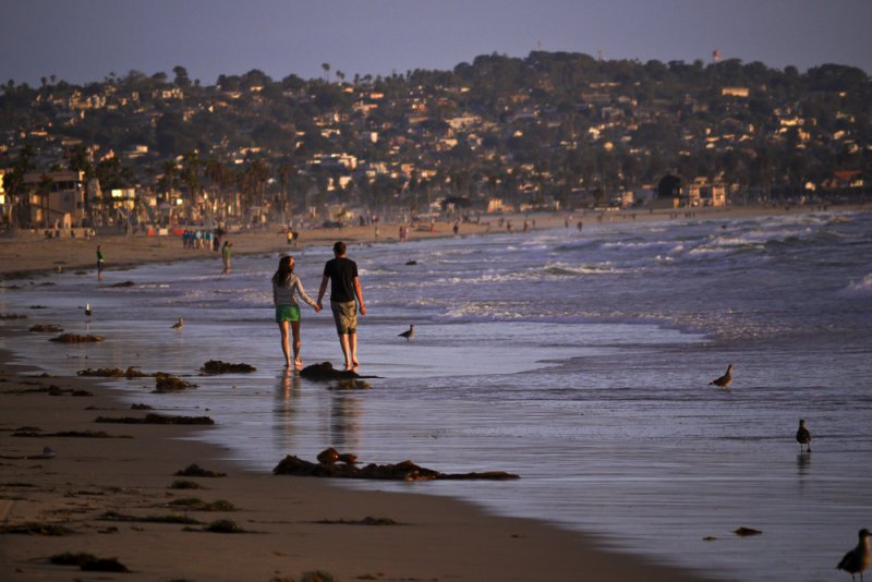 Walking the tide, Mission Beach, San Diego, California, 2010