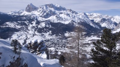 Cortina D'Ampezzo desde Faloria. Al Fondo La Tofana.