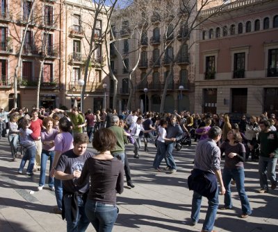 Bailando americano en una plaza de Barcelona