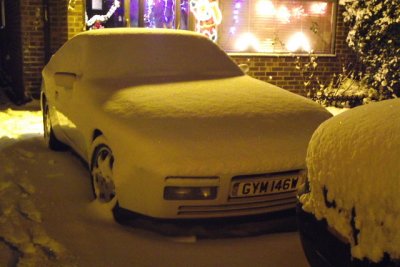 Poor 944 left out in the snow!