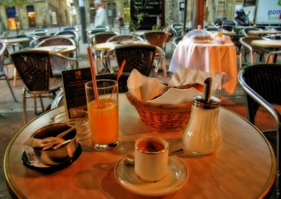 Early morning breakfast at Le Deux Garons