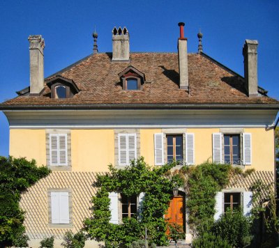 A lovely house for fireplaces lovers...