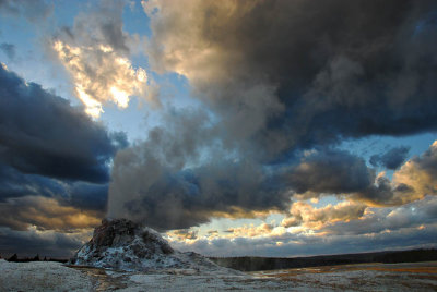 Erupting Geyser - Firehole Rd.
