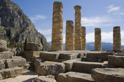 the temple of apollo at delphi